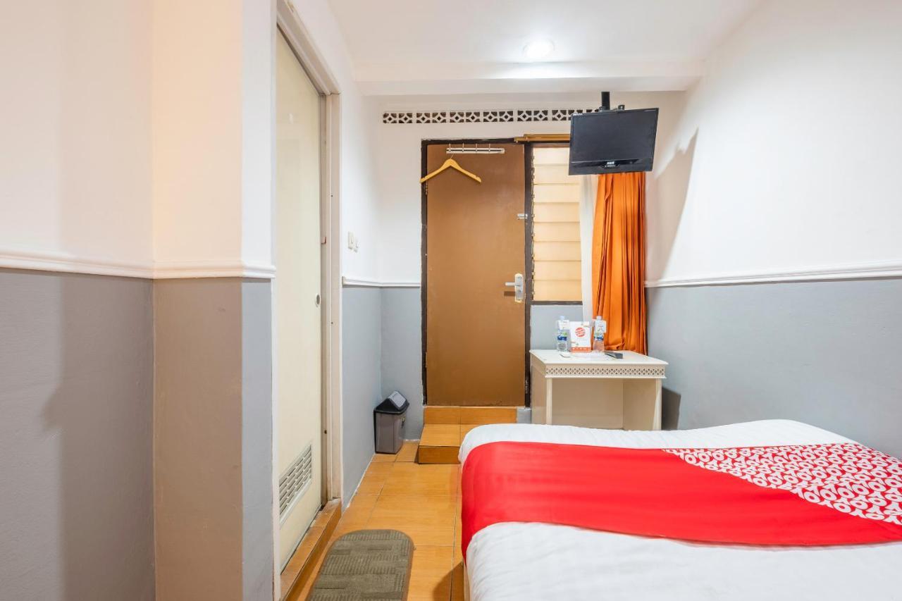 Oyo 1444 Patradissa Stasiun Bandung Hotel Kültér fotó